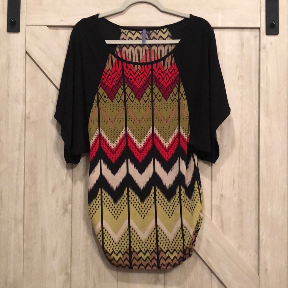 RUNS SMALL..2X more like XL-1X multicolor blouse